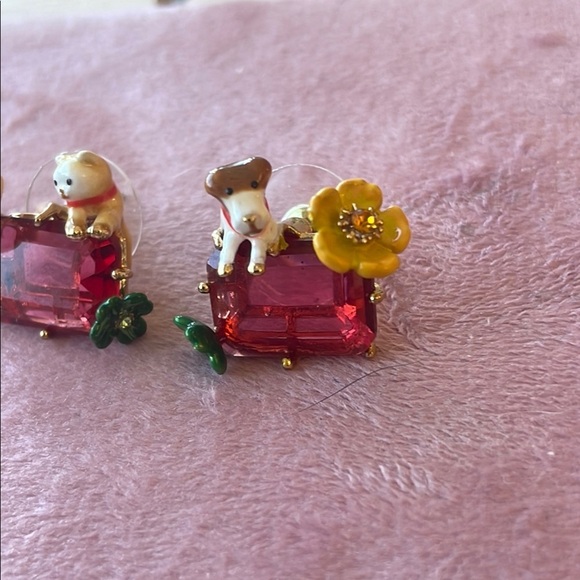 LES NEREIDES charming Dog and Flower Earrings with Pink Gem - Picture 2 of 8